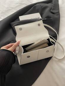 1 pièce Nouveau mini sac à main élégant de couleur unie pour femmes, sac à bandoulière avec sangle et décoration de boucle métallique, sac carré casual, sac bandoulière polyvalent et chic de style de rue, convient pour le shopping, les déplacements, l'assortiment quotidien, idéal pour l'utilisation quotidienne des femmes, sacs à la mode pour dames - Blanc - Voir 5