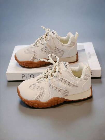 1 双网眼 PU 系带设计软底时尚防滑运动鞋，适合春秋季节