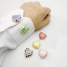 2 piezas/Set Cubiertas de botones con forma de corazón de doble color a cuadros, cubiertas de botones decorativas para camisas unisex, múltiples colores disponibles, sin necesidad de coser, se colocan en 3 segundos, adecuadas para uso diario en la oficina, citas y regalos de negocios para días festivos. Regalos de días festivos - Corazón - Ver 4