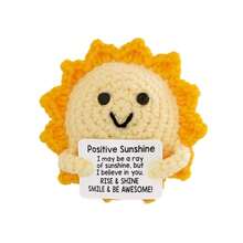 1 pieza Muñeca de sol pequeña con expresión divertida hecha a mano a ganchillo, un regalo de salud mental hecho a mano inspirador para amigos, abuelos, madres, padres y familias adolescentes. Envía regalos a hombres, mujeres, amigos, hijas, regalos festivos. Regalos del Día de la Madre, regalos de agradecimiento a los maestros, regalos del Día del Padre, semana de graduación, regalos de Navidad