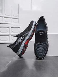 男士透气网面休闲运动鞋,经久耐穿,适合徒步、露营、远足等户外活动;鲨鱼图案休闲鞋,适合中老年人穿着;舒适柔软的鞋底,方便穿脱;提供加大码。 - 黑色 - 查看 3