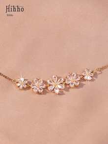 Hihho 1pc Floral Zirconia Inlaid 5 Flower Minimalist Design Delicate Women's Clavicle Chain, Elegant Women's Pendant Necklace, Gift For Date - Yellow Gold - View 3