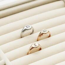 1枚个性化姓名戒指，女士金色字母印章戒指，定制手工珠宝礼品，送给妈妈的礼物，送给她的结婚礼物，定制戒指