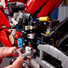 LEGO Technic Ducati Panigale V4 S 摩托车玩具 - 成人拼搭套装，男女适用，18 岁以上 - 生日礼物 - 42202