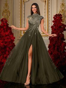 Novo Vestido Longo de Gala Elegante e Luxuoso de Tule Preto com Bordado de Pérolas