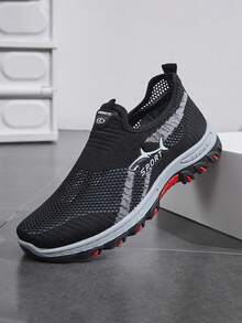 男士透气网面休闲运动鞋,经久耐穿,适合徒步、露营、远足等户外活动;鲨鱼图案休闲鞋,适合中老年人穿着;舒适柔软的鞋底,方便穿脱;提供加大码。 - 黑色 - 查看 4