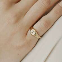 1枚个性化姓名戒指，女士金色字母印章戒指，定制手工珠宝礼品，送给妈妈的礼物，送给她的结婚礼物，定制戒指