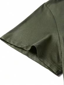 Camiseta de manga corta con cuello redondo y estampado minimalista para hombres - Verde militar - Ver 6