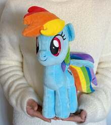 Hasbro Hasbro Muñeca de peluche - Diseño de la Princesa Twilight Sparkle, con cuerno brillante y melena arcoíris, suave y cómoda, adecuada para niñas, regalo festivo, apta para niños de 3+ años, personaje con licencia oficial - Rainbow Dash - Ver 3