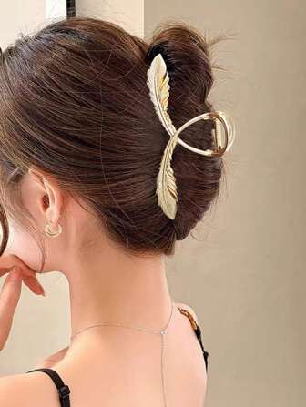 1pc Large Size Metal Hair Clip - 4.33 Inches (About 11cm) Golden Hair Clip, Ideal For Women And Thinner Perfect Clamp Hair Clips, Strong Hold For Thick Hair, Women's Fashion Hair Accessory Bow Hair Claws Claw Clips Hair Jaw Clip Hair Clamps Hair Clutch Hair Catcher Clip, School Stuff, College Fall Winter Hair Accessories For Women For Vacation Outfits Woman