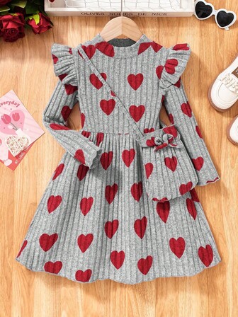 Mjuk stickad hjärtformad flickklänning med matchande väska, bekväm och varm, lämplig för utflykter eller semesterfoton, förvandlar flickor till eleganta damer. Passar flickor i åldrarna 4-7