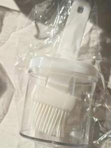 1 PIEZA Brocha de untar con depósito de aceite incorporado - Diseño de mango ergonómico, distribución uniforme del aceite, fácil de aplicar - Adecuado para escenarios de cocina al aire libre como cocina, barbacoa y camping. Apariencia de herramienta elegante, estructura semitransparente, hecho de material polimérico de alto índice de refracción.