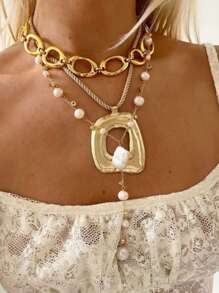 1 Piece Matte Gold Color Asymmetrical Hollow Square Shape Pendant Chunky Rope Necklace Suitable For Women's Daily Wear