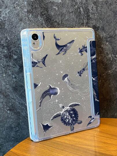 这款精美可爱的双面彩色亚克力透明水晶Y型折叠背板兼容第七代和第八代（10.2英寸）iPad。它还配备第十代iPad保护套、集成式触控笔插槽，并支持睡眠/唤醒功能。是节日和新年送礼的完美之选。