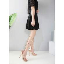 Sandali alla caviglia da donna con tacchi alti sottili, dettagli traforati - Sexy