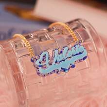 Colar com nome personalizado em acrílico, joia com placa de nome personalizada, colar com nome infantil, colar personalizado, placa de nome colorida em acrílico, presente para a mãe, preto, prata, dourado, elegante, colorido, vintage, simples, unissex, casual, fofo, personalizado, único, presentes ideais para ele, presentes ideais para ela, para ela, namorado, namorada, pai, mãe, família, amigos, para aniversários, para aniversários de casamento, para formatura, para baile de formatura, para festas, colares com palavras da moda personalizados, estilo casual chique de rua, glamour de Ano Novo - dourado - Ver 24