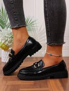 Damen Lässig Rundkopf Loafer, modisch mit Ketten-Dekor und abgenutzter Optik, rutschfeste Gummisohle, Slip-On Collegestadt/Landstil Schuhe, bequem für alle Jahreszeiten, Stofffutter