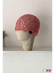 1 件带亮片字母的黑色标签。手工钩编镂空亮片便帽，时尚复古百搭轻便透气针织帽，适合春夏季节 - 針織帽 - 查看 23