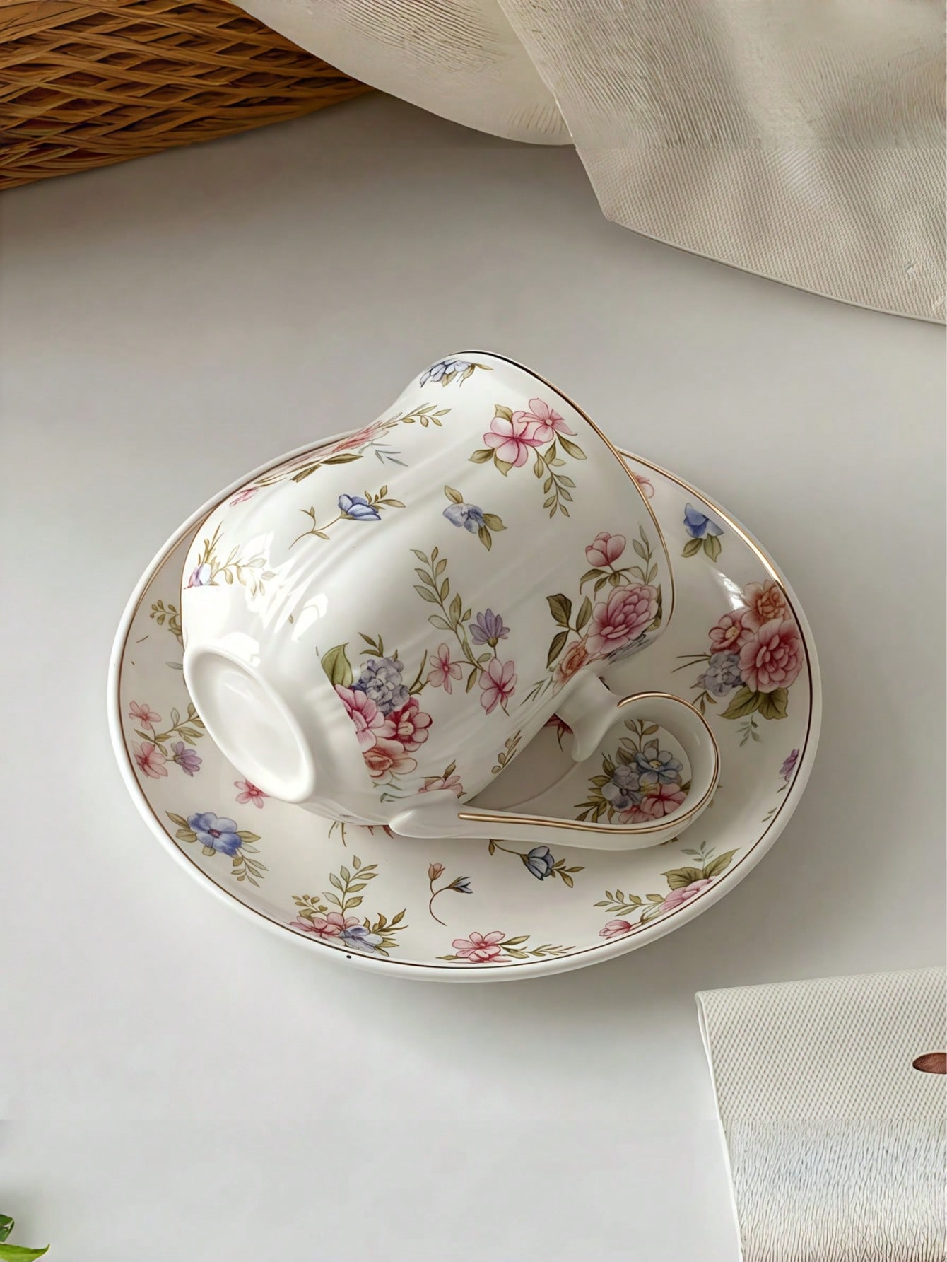 طقم فنجان وصحن قهوة سيراميك بطراز إسكندنافي مزخرف...