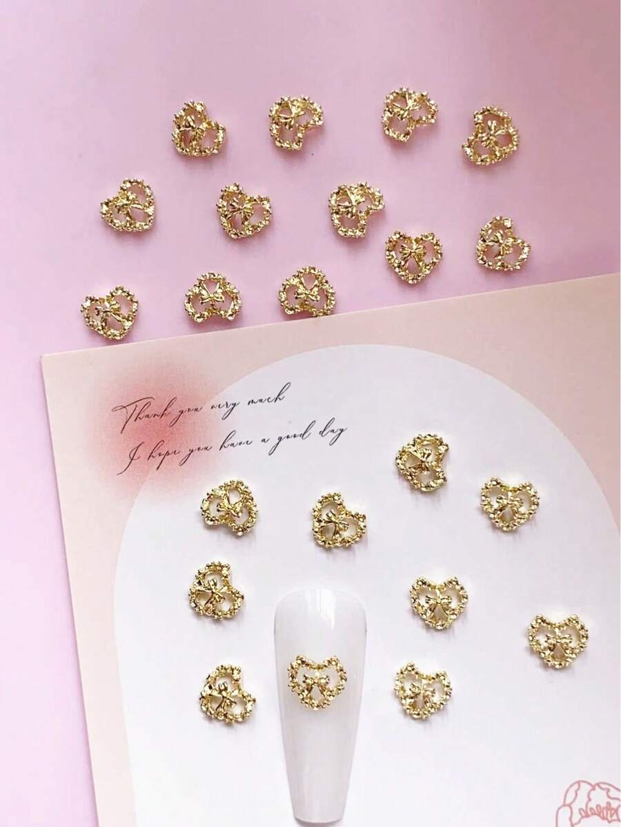 30 Stück, Legierung Herz-förmiges Design Nail Art Dekoration, Liebes-Schleife geeignet zum Erstellen von Nail Art, süßer Stil, elegante Fingerspitzen DIY Dekorationszubehör, Nagel-Accessoires, Nagel-Juwelen, Nagel-Produkte, Nägel Charm Nagel-Zubehör
