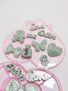 43 piezas/caja Paquete de encantos con tema Y2K plateado, bolso con monedas con strass, bolso con cadena con forma de corazón y mariposa, encantos de lujo brillantes con símbolo del dinero, estrella de cinco puntas, accesorios decorativos 3D para manualidades, clips para el cabello, al por mayor