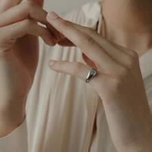 1枚个性化姓名戒指，女士金色字母印章戒指，定制手工珠宝礼品，送给妈妈的礼物，送给她的结婚礼物，定制戒指