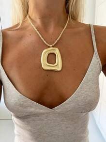 1 Piece Matte Gold Color Asymmetrical Hollow Square Shape Pendant Chunky Rope Necklace Suitable For Women's Daily Wear