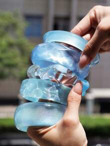 1pc Women's Economical Resin Bracelet, Blue Wavy Gradient Resin Round Bangle, Beach Holiday Accessory - Blue - View 3