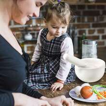 1 zestaw porcelanowego małego moździerza i tłuczka, ceramiczny zestaw młynka do ziół i kruszarki do tabletek, miniaturowy biały ceramiczny zestaw moździerza i tłuczka, głęboka ceramiczna misa z tłuczkiem i moździerzem, zestaw młynka i kruszarki do przypraw, misa do mielenia przypraw i ziół, duża kruszarka do tabletek, nadaje się również do kruszenia przypraw, ziół itp.