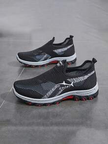 男士透气网面休闲运动鞋,经久耐穿,适合徒步、露营、远足等户外活动;鲨鱼图案休闲鞋,适合中老年人穿着;舒适柔软的鞋底,方便穿脱;提供加大码。 - 黑色 - 查看 2
