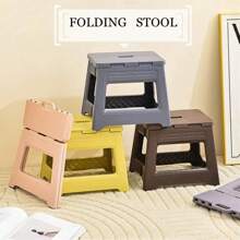 便携轻巧可调节折叠塑料凳 | 设计紧凑，适合户外露营、旅行、钓鱼和居家使用，符合人体工学的座椅，经久耐用，现代简约风格。可调节折叠塑料凳 - 便携式折叠脚凳，配有符合人体工学的手柄，轻巧紧凑的设计，适合室内/室外使用。