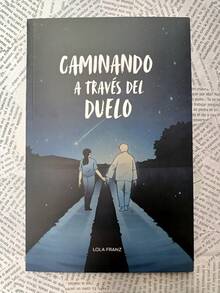 Caminando a través del duelo, de Lola Franz, Dejate acompañar en el dificil proceso que significa el duelo, con frases emotivas, reflexiones personales que tocaran tu corazón y un diario guiado que te ayudará a canalizar mejor tus emociones - Libro único - Ver 1