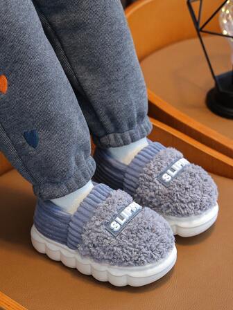 1 双儿童秋冬季简约室内保暖冬鞋，儿童防滑软底高跟拖鞋，适合客厅和卧室休闲穿着