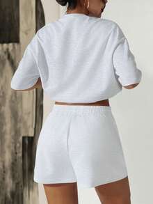 HESSEN 女士两件套，字母印花圆领短袖T恤和短裤，休闲宽松压纹图案T恤和短裤两件套，浅灰色短裤和T恤套装，适合假日、度假、派对、返校、复活节、母亲节等场合。 - 淺灰色 - 查看 2