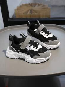 1 Paar neue Kinder Bequeme & Vielseitige Sportschuhe - Mesh atmungsaktiv, Buchstaben Dekor, Schwarz/Grau flacher Halt Niedrige Oberteile Laufschuhe, geeignet für alle Jahreszeiten, Alltagsnutzung für Jungen und Mädchen, outdoor Wandern