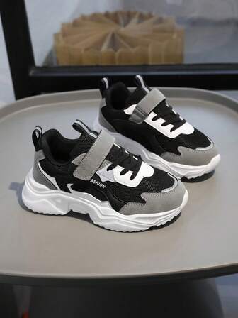 1 双全新儿童舒适百搭运动鞋 - 网眼透气，字母装饰，黑色/灰色平底支撑低帮跑鞋，适合所有季节，适合男孩和女孩的日常穿着，户外徒步旅行