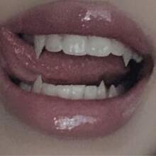 1 对独特的吸血鬼尖牙装饰，男女通用万圣节舞台道具派对配件