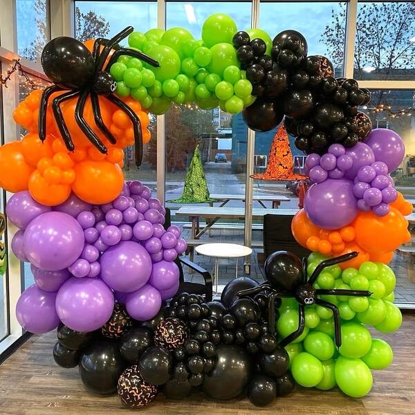 134 Halloween Ballon Bogen Girlande Set, lila und schwarze Ballons, orange und grüne Halloween Ballons, große DIY Spinnen Ballons. Halloween Party Dekorationen, Horror Events, Partys, Spukhaus Arrangements, Fotografie Requisiten, Veranstaltungsdekorationen, Halloween Foto Requisiten