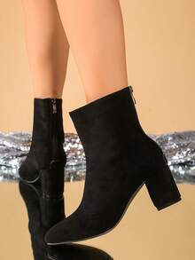 女士踝靴，黑色绒面质感高品质踝靴，后拉链粗跟时尚稳固便捷，适合各种个人风格，易于搭配日常通勤和办公室穿着，时尚踝靴 - 黑色 - 查看 4