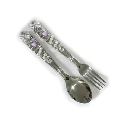 Conjunto Garfo e Colher Infantil Cabo Bordado Bala Lilás