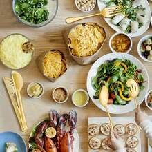 8 tacâmuri de servire din oțel inoxidabil, accesorii de bucătărie durabile, inclusiv clește pentru alimente, lingură de servire/lingură cu fante/furculiță de servire/cuțit de unt, ustensile elegante de servire pentru petrecere, banchet, bufet, cină, Crăciun, Ziua Recunoștinței