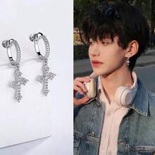 A Pair Of Cross Ear Clips Without Ear Holes, Micro Inlaid With Zirconia Diamond Cross Earrings, Suitable For Both Men And Women To Wear Earrings - 銀色 - 查看 2
