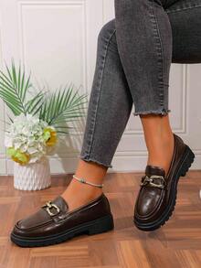 Damen Lässig Rundkopf Loafer, modisch mit Ketten-Dekor und abgenutzter Optik, rutschfeste Gummisohle, Slip-On Collegestadt/Landstil Schuhe, bequem für alle Jahreszeiten, Stofffutter