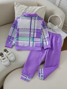 Set polo di moda da ragazzo dallo stile fresco, camicia polo a maniche lunghe a quadri viola versatile + pantaloni jogging con patch a quadri colorati, adatti per casual, sport, all'aperto, moda quotidiana, primavera/autunno