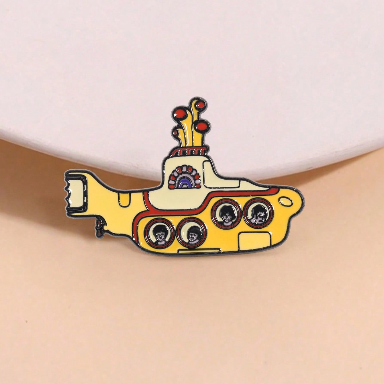 1pc Cartoon Rock Band Yellow Submarine Brooch, Music Badge Decoration For Bag, Clothes Pins,Autumn-Winter Accessories,Suitable For Teens, Youth,Men,Casual, Outdoor, Athletic, Vacation, Graduation Gifts, Birthday, Daily Wear Halloween Jewelry Costume Accessories Bag Charms Office Accessories Christmas