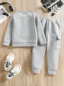Young Boy Letter Print Crew Neck Sweatshirt And Cargo Sweatpants Casual Suit