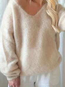Áo len nữ cổ chữ V chất liệu mohair - Áo chui đầu tay dài dáng suông, thích hợp cho kỳ nghỉ thu và các buổi tiệc | Thiết kế nhẹ nhàng, sang trọng kiểu cổ điển - Màu be - Xem 3