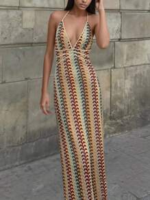Vestido ceñido con escote en V profundo y sin tirantes, colorido en patchwork, para el verano y la playa