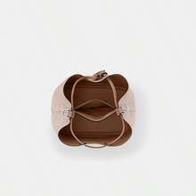 Coach Túi xách nữ Rowan 22 bằng da mềm, kiểu dáng xô, túi đeo chéo, túi đeo vai, ví cầm tay thanh lịch, túi xách có ngăn đựng tiền lẻ. - Vàng cát với màu nâu nhạt - Xem 4