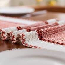 Nordischer Boho gestreifter Tischläufer: handgewebt mit Quasten, geeignet für Esstische, runde Couchtische und rustikale Heimdekoration, perfekt für Hochzeitsempfänge, Outdoor-Partys und Valentinstag-Dekorationen. Das rechteckige Design passt zur Heim- und Esszimmer-Dekoration, kann als Tischmitte für die Küche, dekoratives Tischzubehör und Landhausstil-Dekoration verwendet werden. Wunderschön gewebt, strapazierfähiger Stoff. - Rot - Übersicht 9